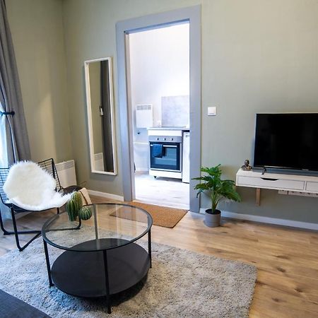 Cozy Apartment On The Boulevard. Boedapest Buitenkant foto