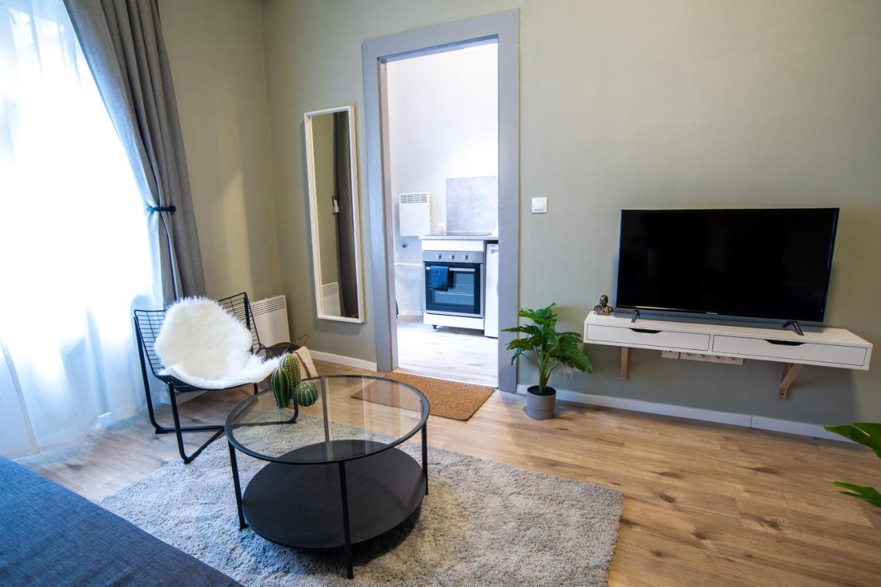 Cozy Apartment On The Boulevard. Boedapest Buitenkant foto